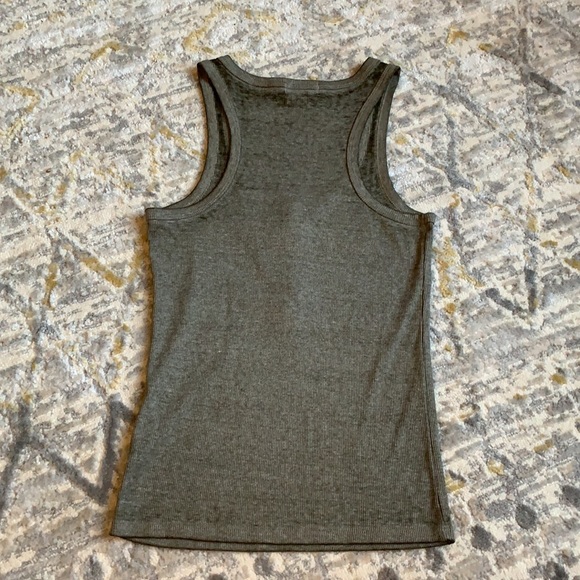 Women’s shirt! - Picture 2 of 3